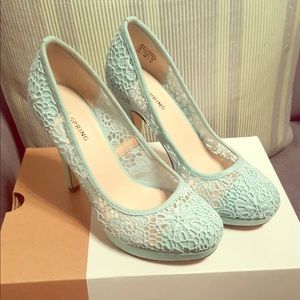 Spring Womens shoes size 7.5, Mint color with lace